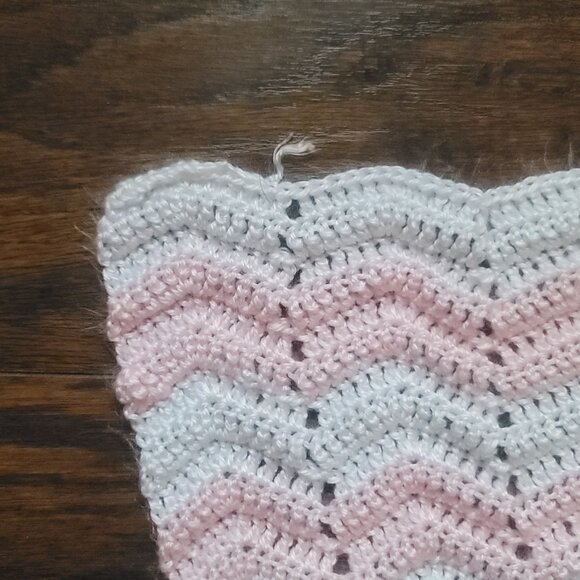 #368 Hand Made Baby Pink White Blanket - Picture 2 of 4